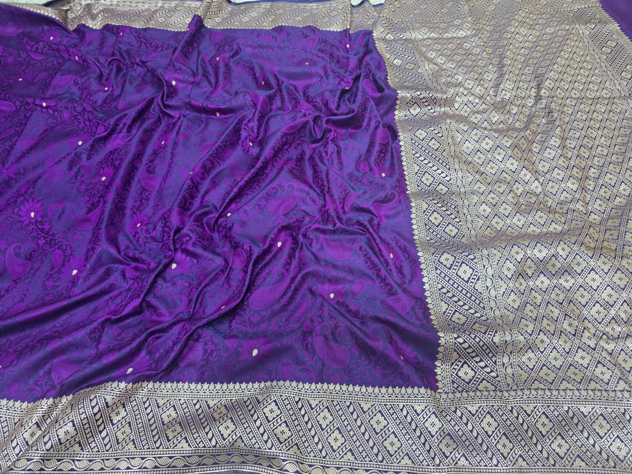 OWLSKY, SASSY & STYLO Women's Handloom Pure Banarasi Silk Saree with Jacquard Woven Floral/Paisley Butti with Rich Contrast Zari Border & Grand Rich Designer Woven Pallu